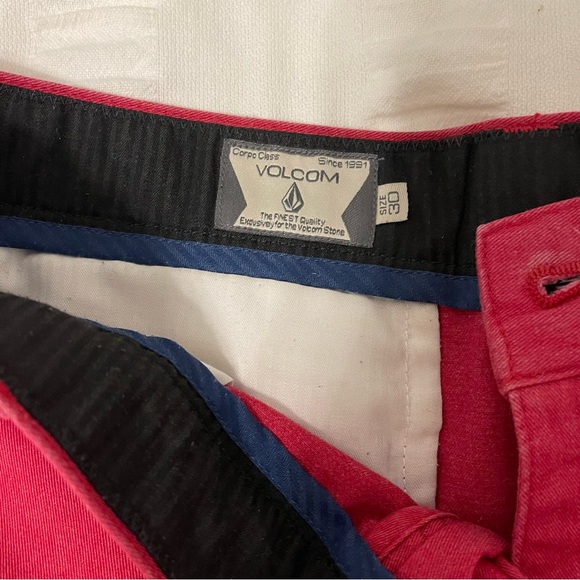 Volcom Corpo Class Mens Red Chino Shorts - Picture 3 of 4